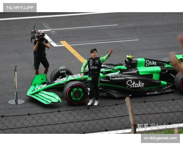 阿布扎比收官战排位赛：维斯塔潘夺杆，周冠宇刷新个人最佳排位